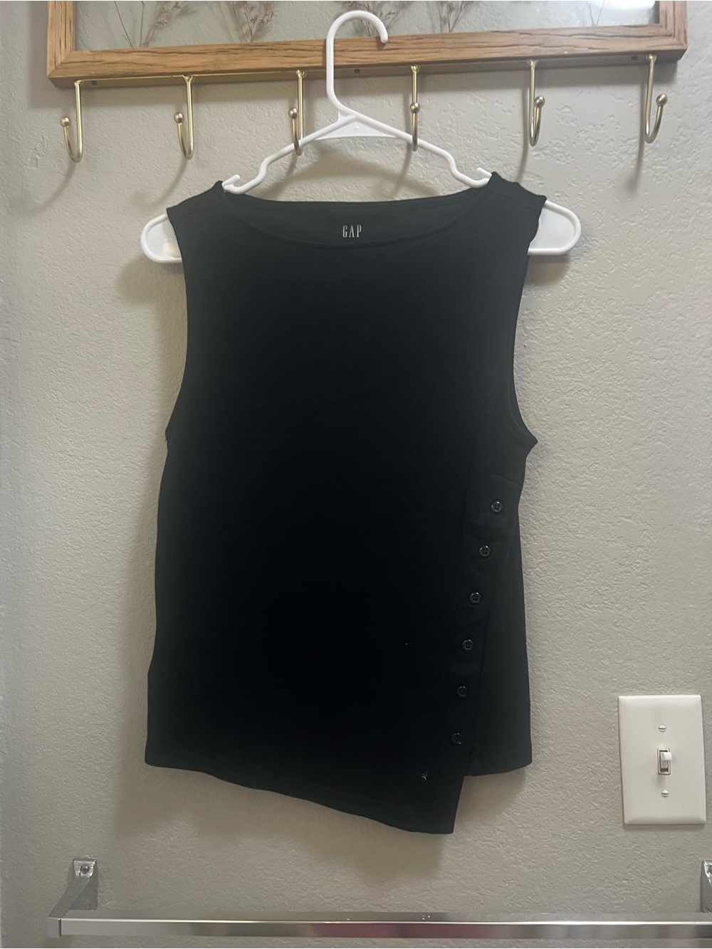 GAP Black Sleeveless Side-Button Tank Top